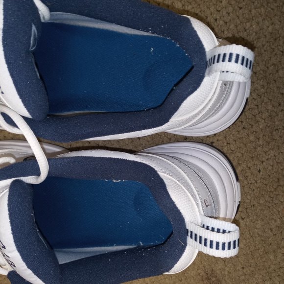 Nike Air Monarchs - Picture 4 of 6